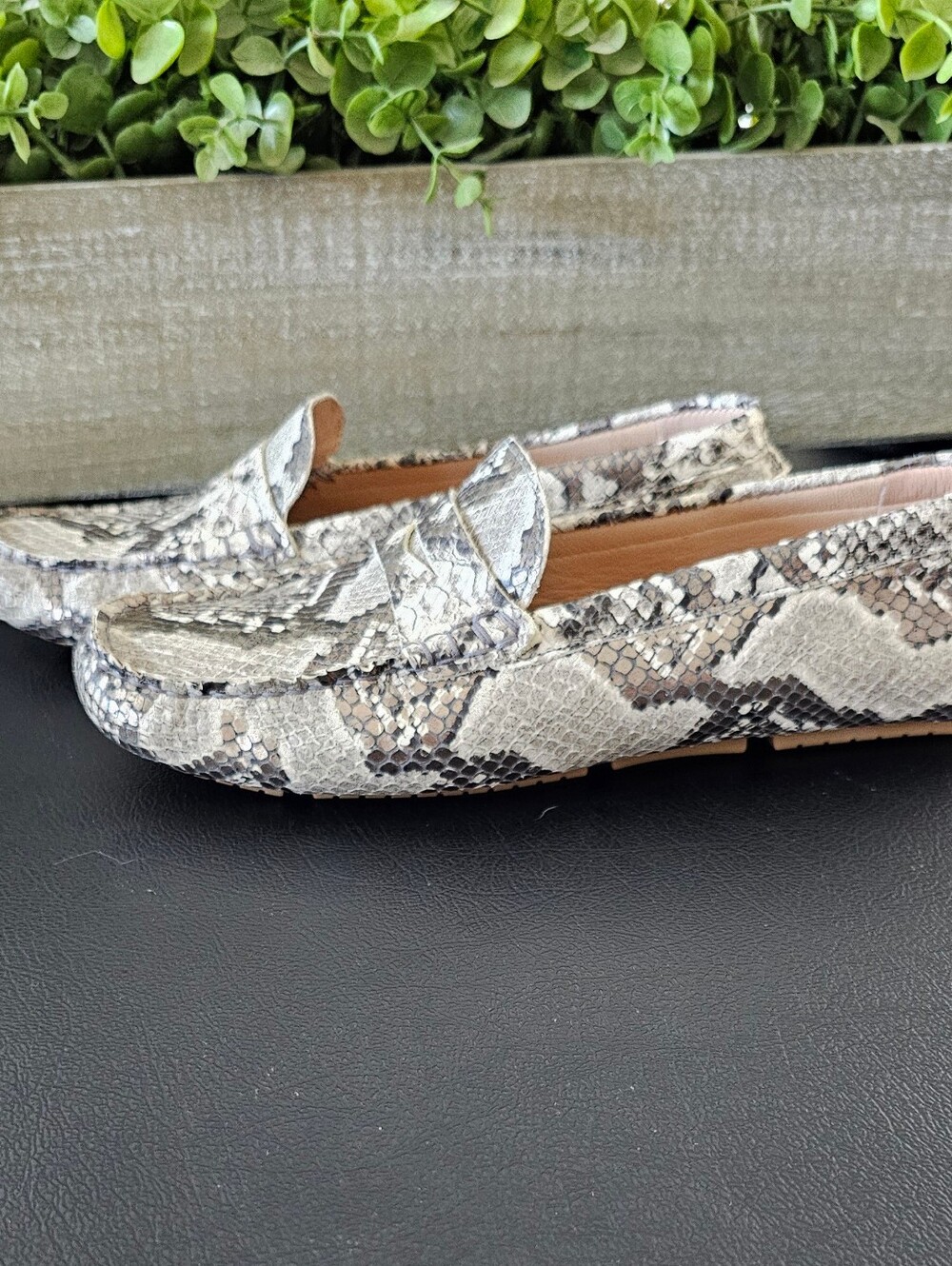Flag LTD Women’s Leather Snakeskin-Print Penny Loafers Gray/Black Wht Sz 9 - Picture 4 of 8